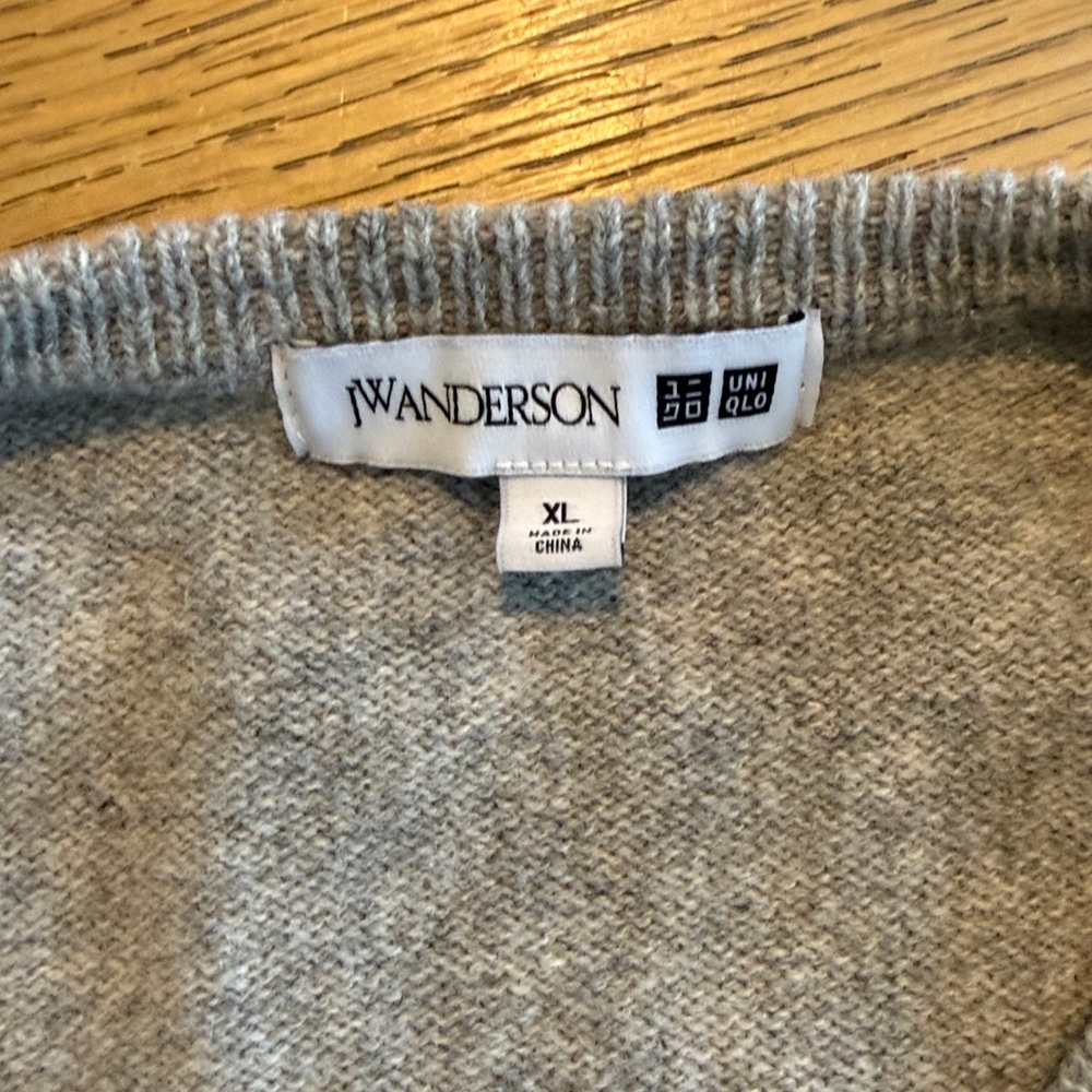 JW Anderson x Uniqlo Fish Sweater XL Gray Graphic Crewneck Streetwear - Picture 2 of 3